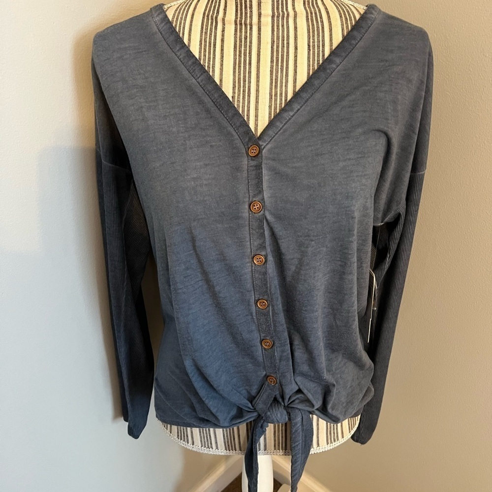 NWT Olivia Sky Top Size Medium